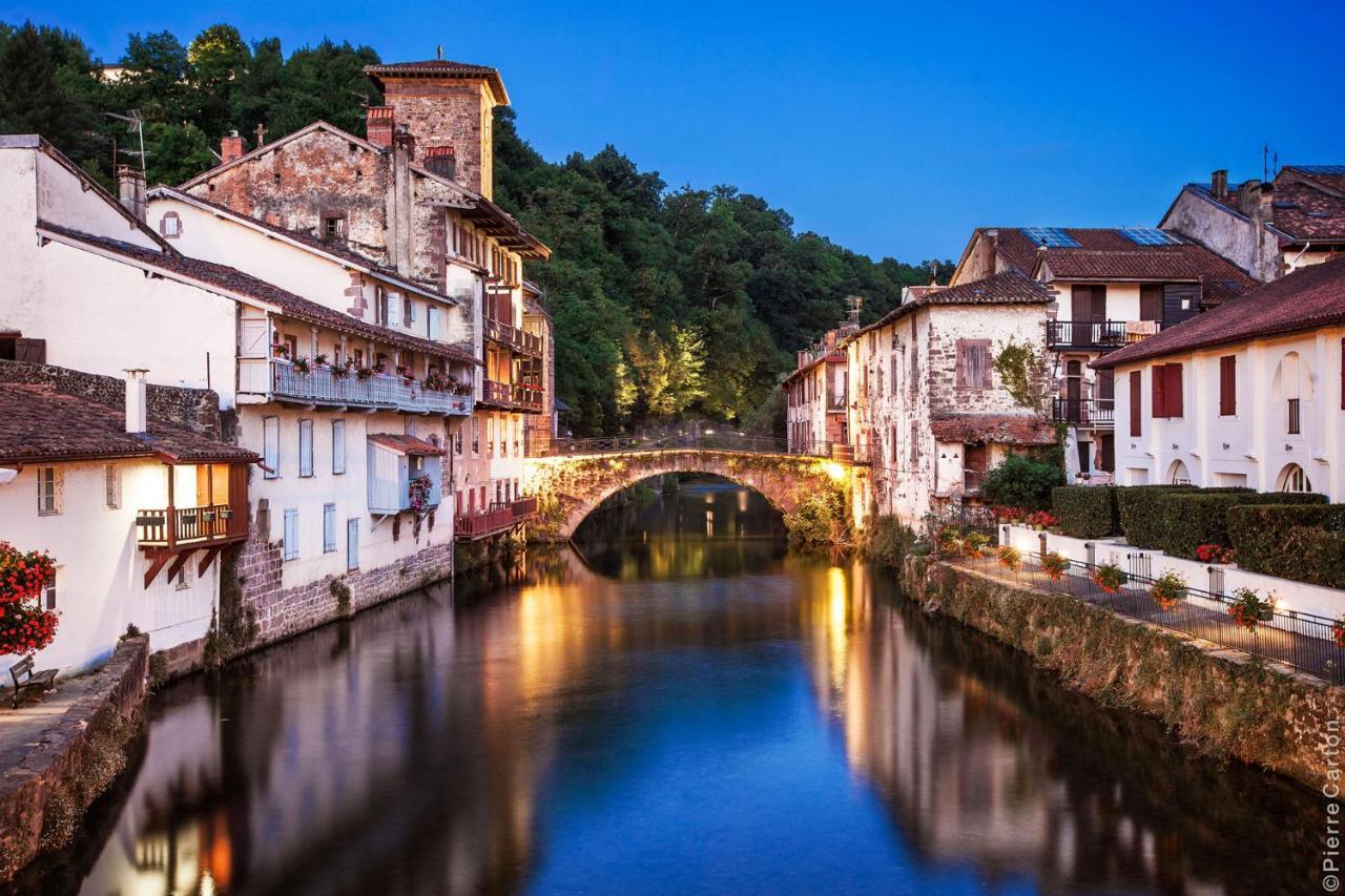 Gite Guiroya Saint-Jean-le-Vieux  Eksteriør billede